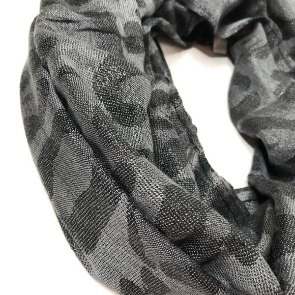 infinity Circle Grey Silver Shimmer Sparkle Leopard Cheetah Flower Light Scarf - Picture 2 of 11